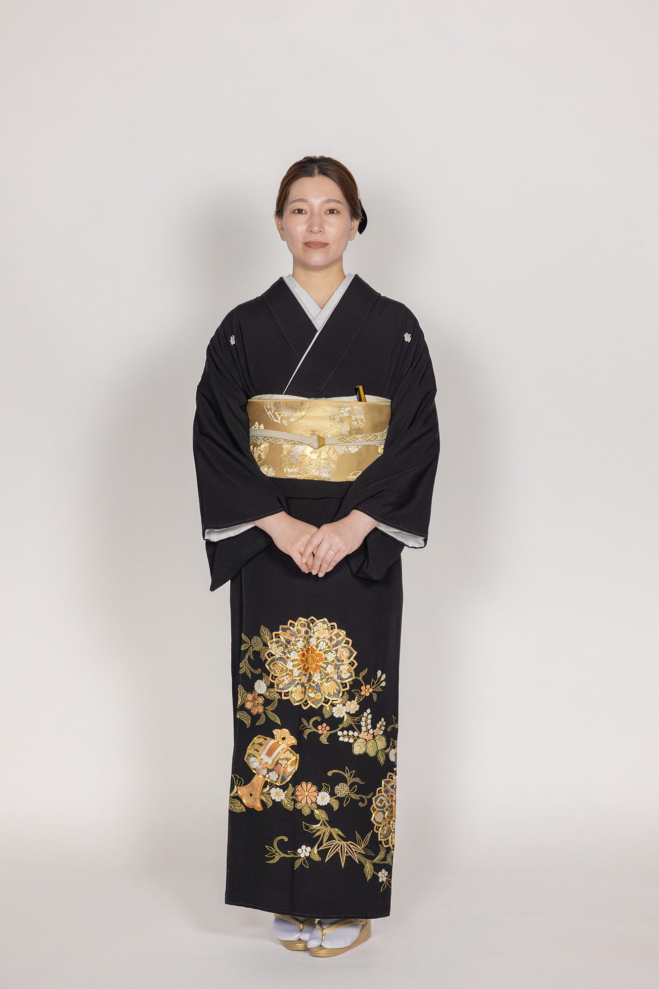 レンタル黒留袖】薄金刺繍こづち｜CUCURU